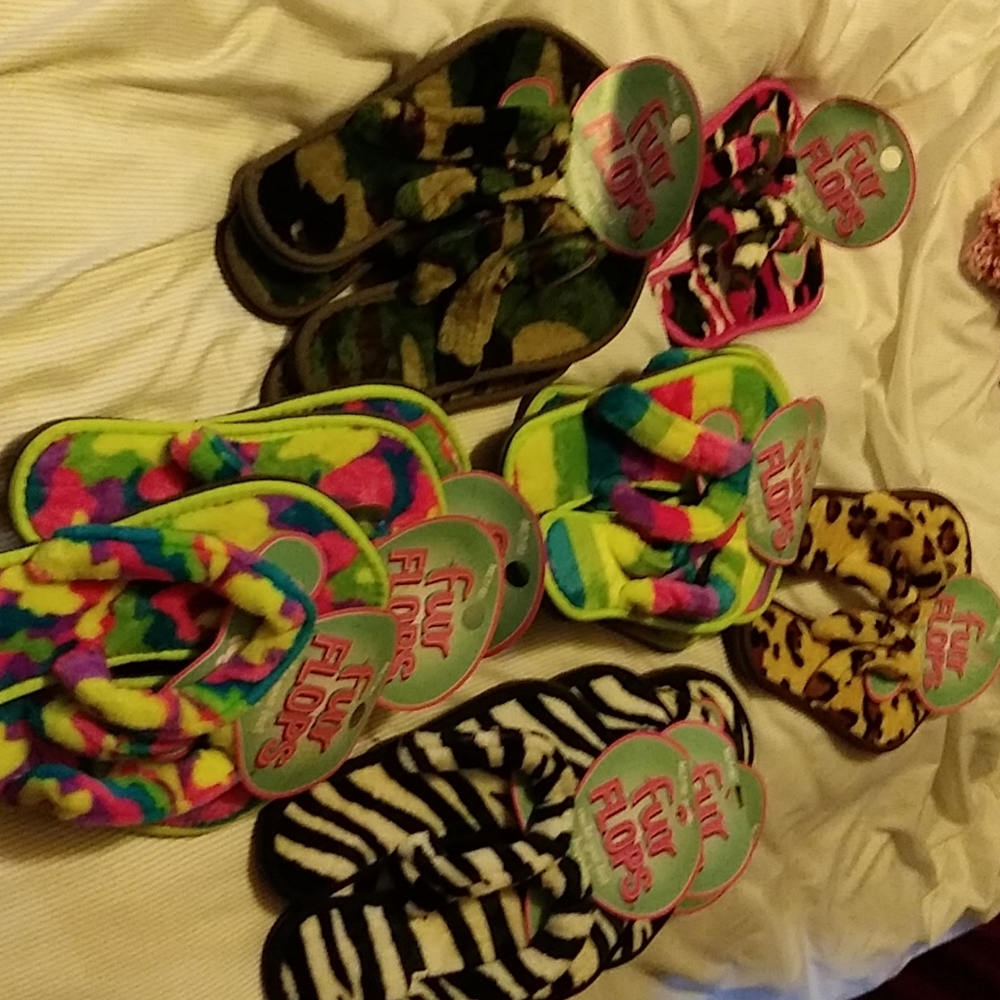 2 for $10 ❤️Fur Flop Flip Flops